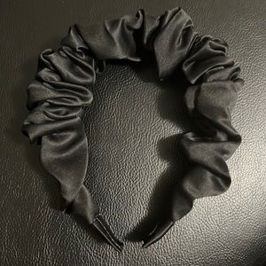 Black headband for woman